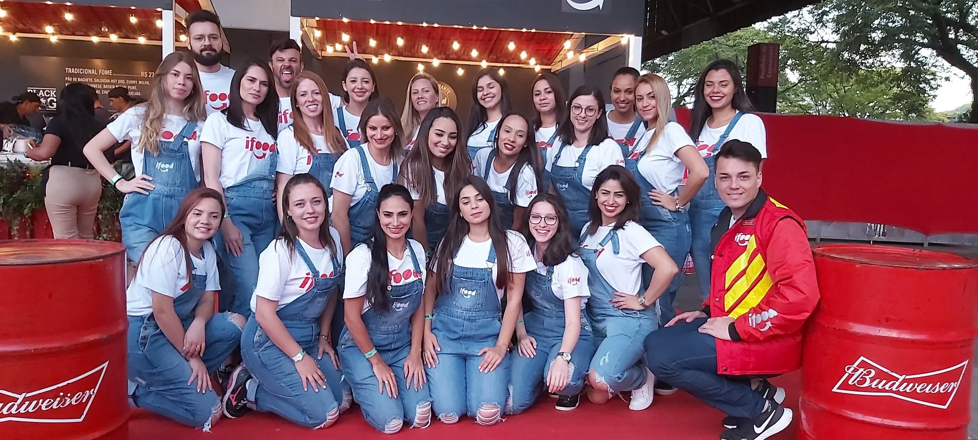 Equipe de recepcionistas da 4Even Casting em evento (slide 2)